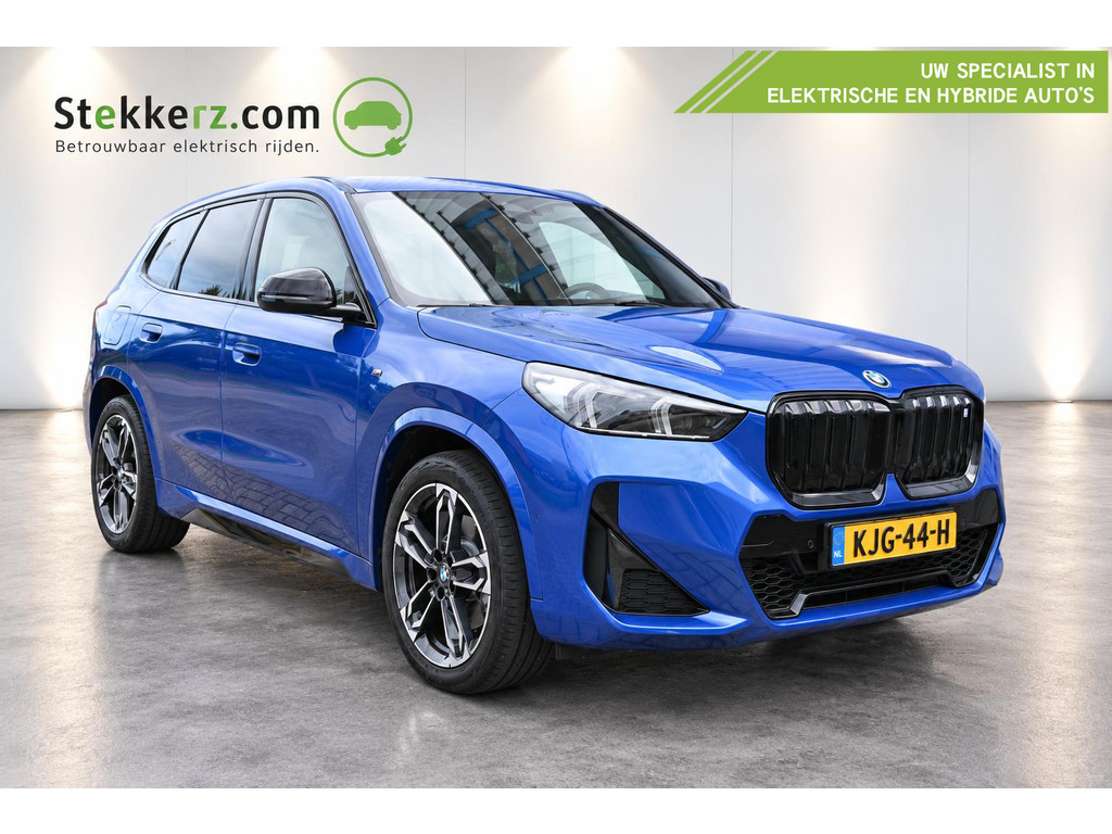 BMW iX1 xDrive30 67 kWh 56505833-0.jpg | Stekkerz.com